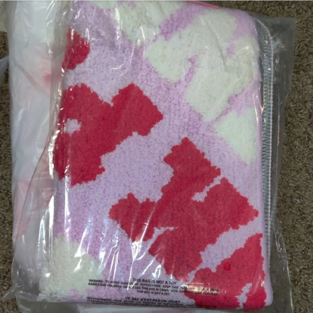 Pink Bathmat - Picture 3 of 3